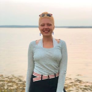 Meet your Posher, Ava